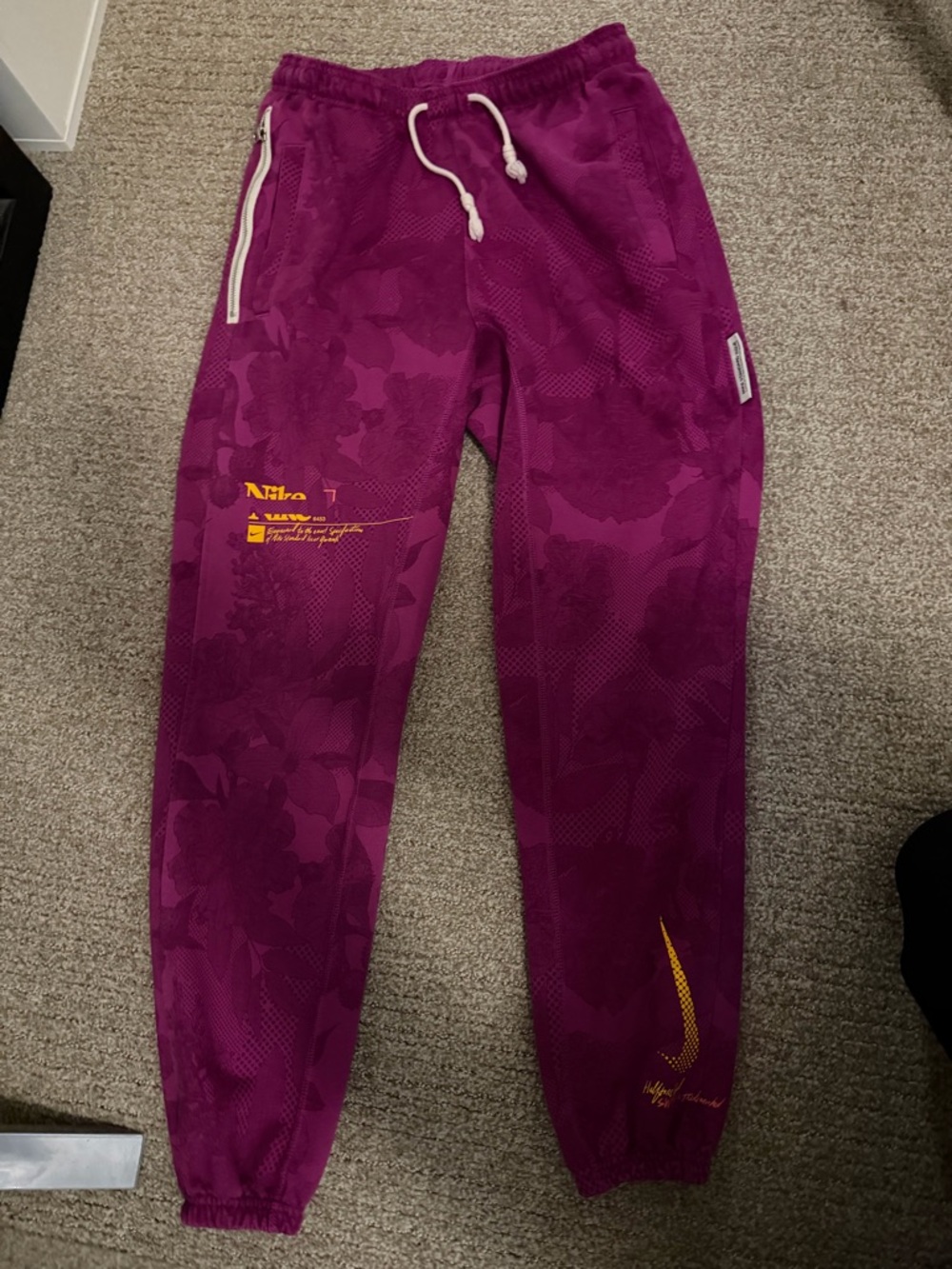 Nike Dri fit standard issue floral jogger- Men’s